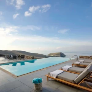 Villa Ilona- Vue sur la piscine et la mer - Onoliving - Kéa - Location de maison de vacances.
