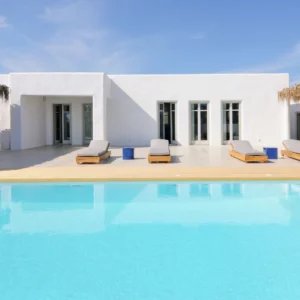 Vue sur la piscine et la villa Golden Beach - Location de maison de vacances, Onoliving, Grèce, Cyclades - Paros