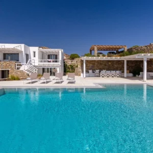 Vue sur les extérieurs et la piscine de la villa Nota, Mykonos