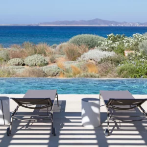 Vue de l'espace piscine sur la mer depuis villa Harmony - Location de Villa de Vacances- Paros