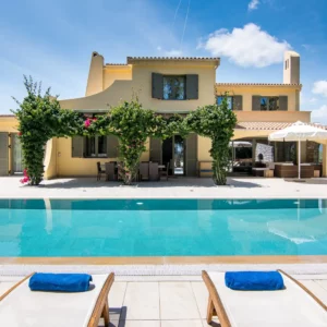 Vue sur Villa Sabella et sa piscine privée - Luxueuse villa de vacances, Corfou