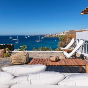 Vue de la terrasse sur la piscine et le panorama de la villa Niki-Location de Maison Vacances-Mykonos