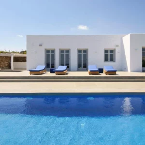 Lido- Vue de la villa et de la piscine - Location de Maison Vacances - Onoliving - Antiparos