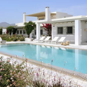 Vue sur l'espace piscine de Moonbeam-Location de Maison Vacances-Paros