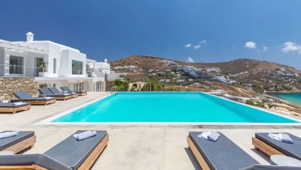 Nouvelle - Vue de la villa et de la piscine - Location de villa de vacances de luxe - Mykonos