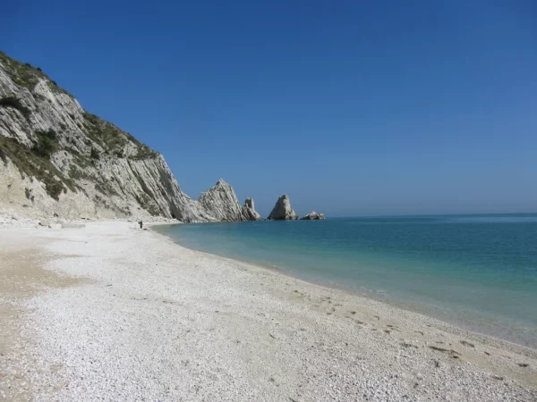 Vue d'une plage de Conero