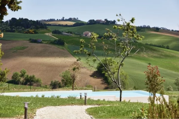 Vue sur le paysage des Marches