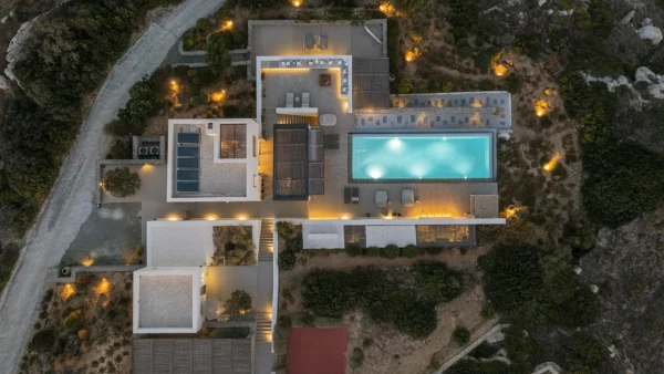 Vue de nuit sur Panorama avec sa piscine privée - Location de maison de vacances, à Paros