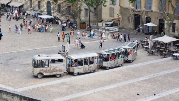Avignon-Carnet de Voyage-Location Maison de Vacances en France-Onoliving