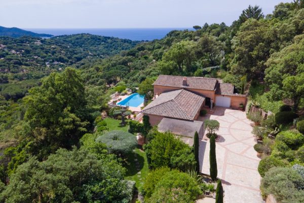 Location Maison de Vacances-Villa Vallée-Onoliving-La Garde Freinet-Côte d’Azur-France