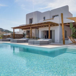 Vue sur la piscine et la Villa Yasemin-Location de Maison Vacances-Onoliving-Grèce-Cyclades-Mykonos