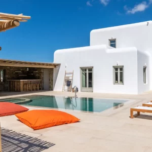 Vue sur l'extérieur avec piscine de villa Aleo-Location de Maison Vacances-Mykonos