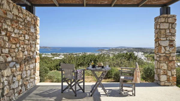 Villa Jaco - Terrasse extérieure de cette luxueuse villa située à Paros - À louer avec ONO Living