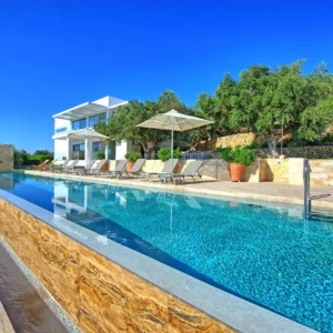 Vue sur Bluwhite et sa piscine privée - Location de maison de vacances - Crète - La Canée