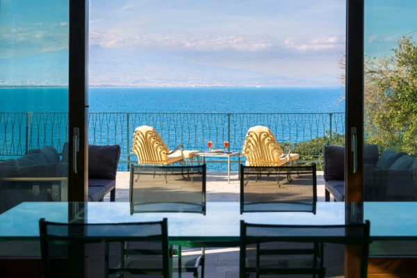 Vue de l'intérieurs Villa Onora en Sicile, location de vacances avec piscine à Syracuse