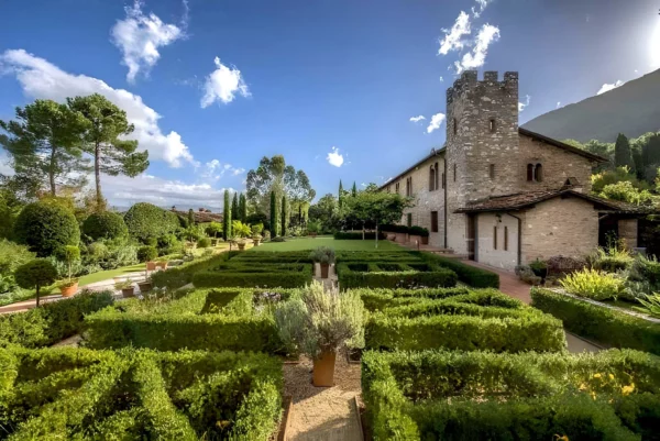 Vue sur les magnifiques jardin et sur Villa Bongi - Région de Lucca - Toscane