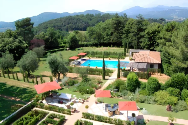 Vue panoramique sur la propriété où se situe la Villa Bongi - Région de Lucca - Toscane