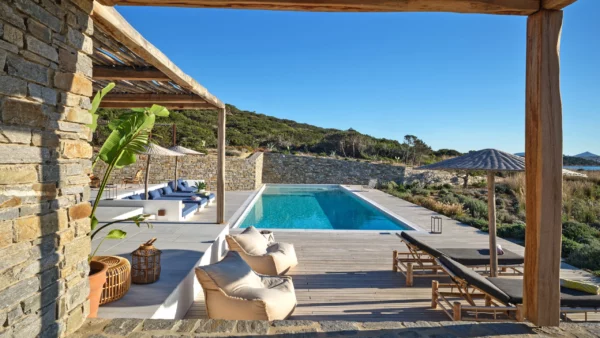 Vue l'espace piscine privé de Avoca - Location d'une luxueuse villa de vacances - Paros