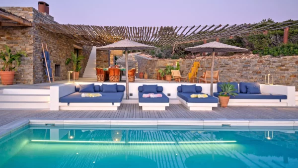 Vue l'espace piscine privé de Avoca - Location d'une luxueuse villa de vacances - Paros