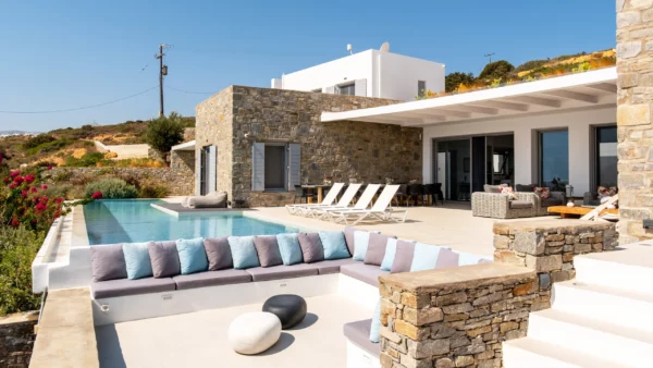 Terrasse extérieur aménagée à Chiara di Luna - Location de villa de vacances -Paros