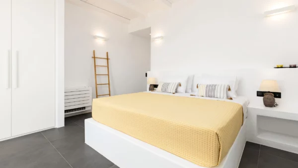 Espace nuit avec une chambre élégante à Chiara di Luna - Location de villa de vacances -Paros