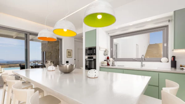 Cuisine moderne et lumineuse de Chiara di Luna - Location de villa de vacances -Paros