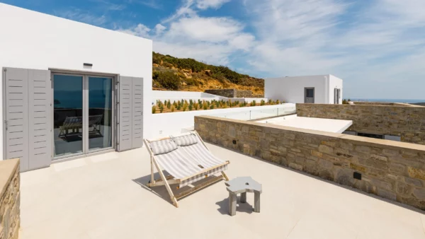 Terrasse extérieur aménagée à Chiara di Luna - Location de villa de vacances -Paros