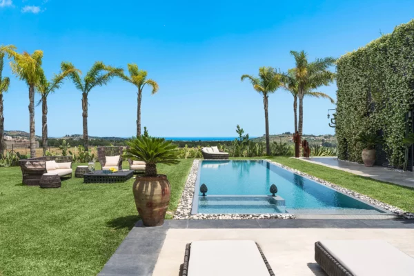 Vue de Villa Anabela sur la piscine et la mer au loin - Location de villa en Sicle