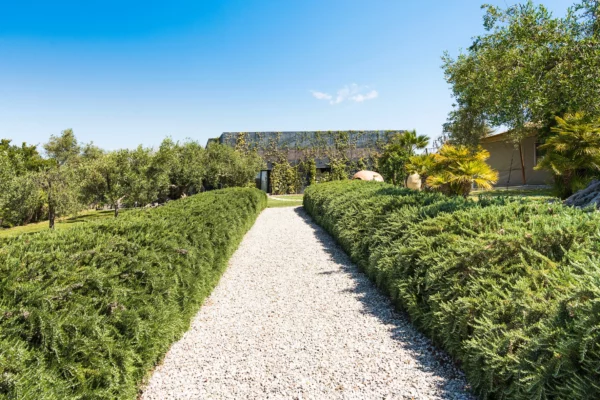 Vue sur le terrain et le merveilleux jardin de Villa Anabela - Location de villa en Sicle