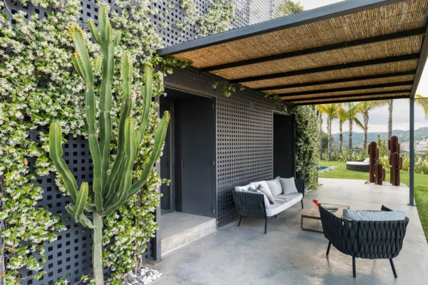 Terrasse ombragée pour les repas et la détente à Villa Anabela - Location de villa en Sicle