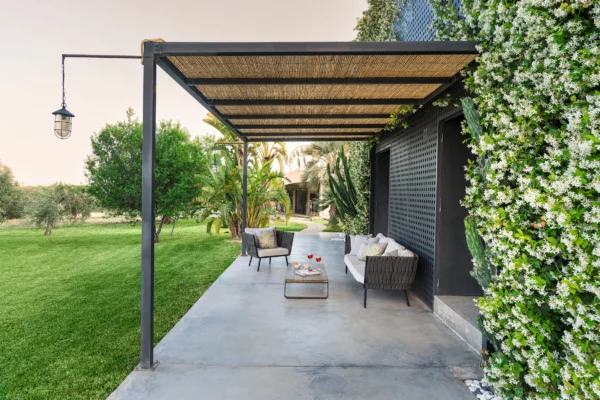 Terrasse ombragée pour les repas et la détente à Villa Anabela - Location de villa en Sicle