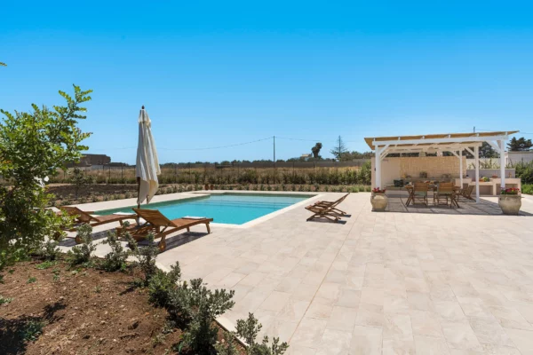 Vue sur la piscine et le paysage de Villa Moco - Location de villas de vacances - Région de Syracuse